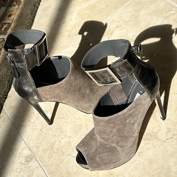 NEW! GUESS Leather high heel shoes size 5:1/2 M - Picture 1 of 7